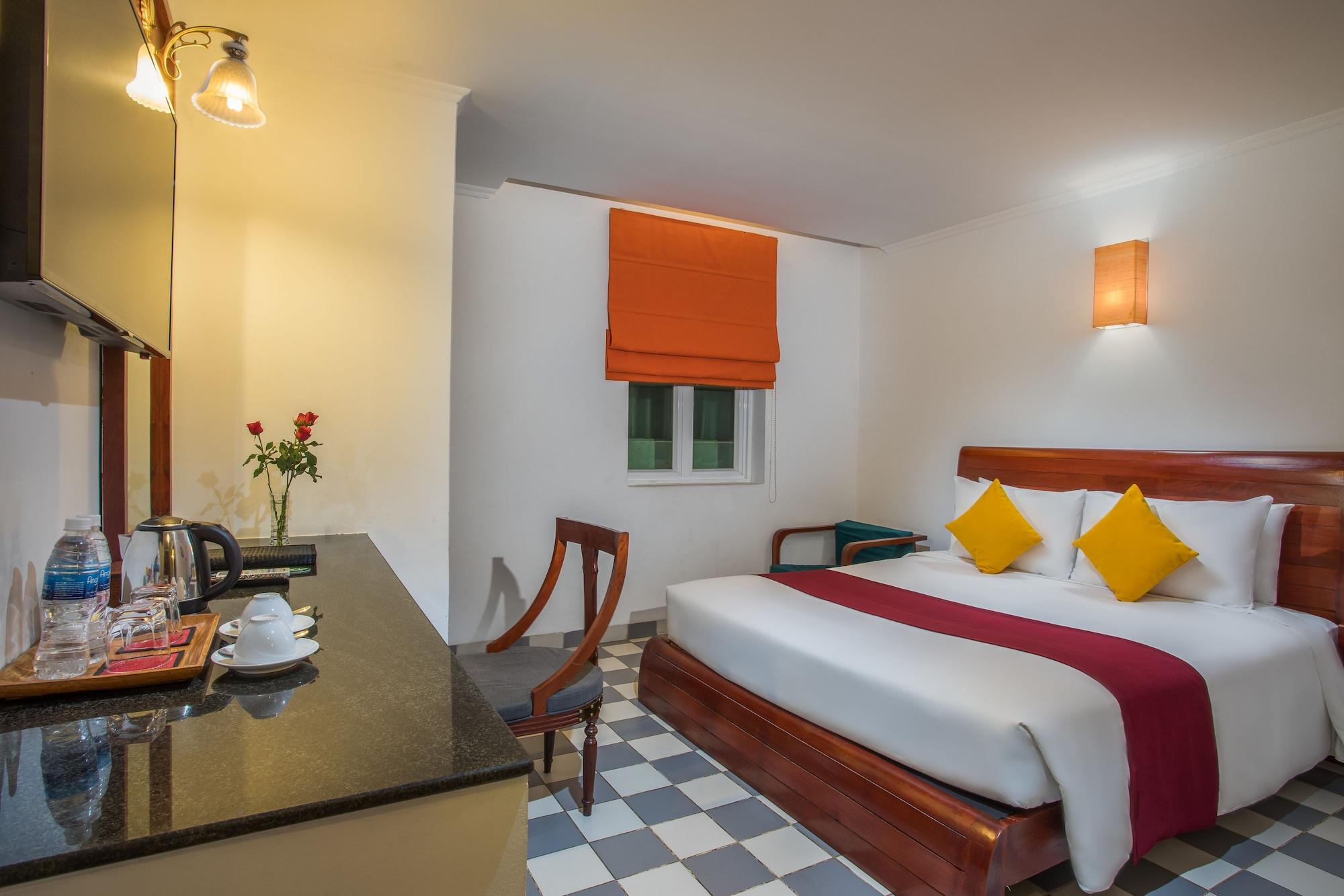 V Hotel Phnom Penh Exterior photo