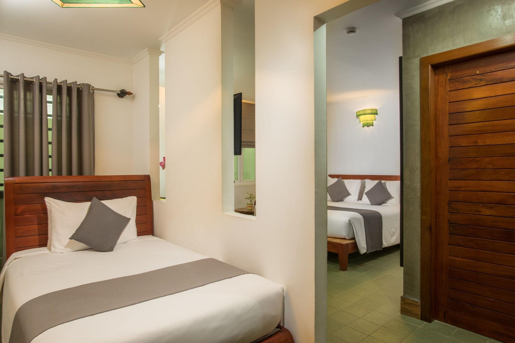 V Hotel Phnom Penh Exterior photo