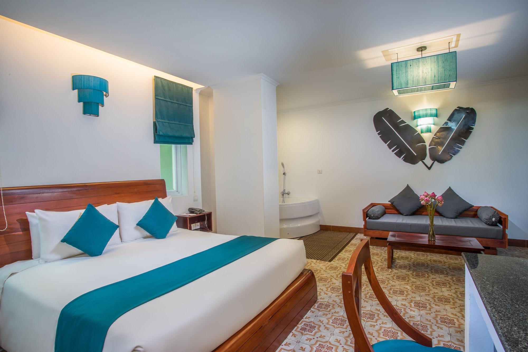 V Hotel Phnom Penh Exterior photo