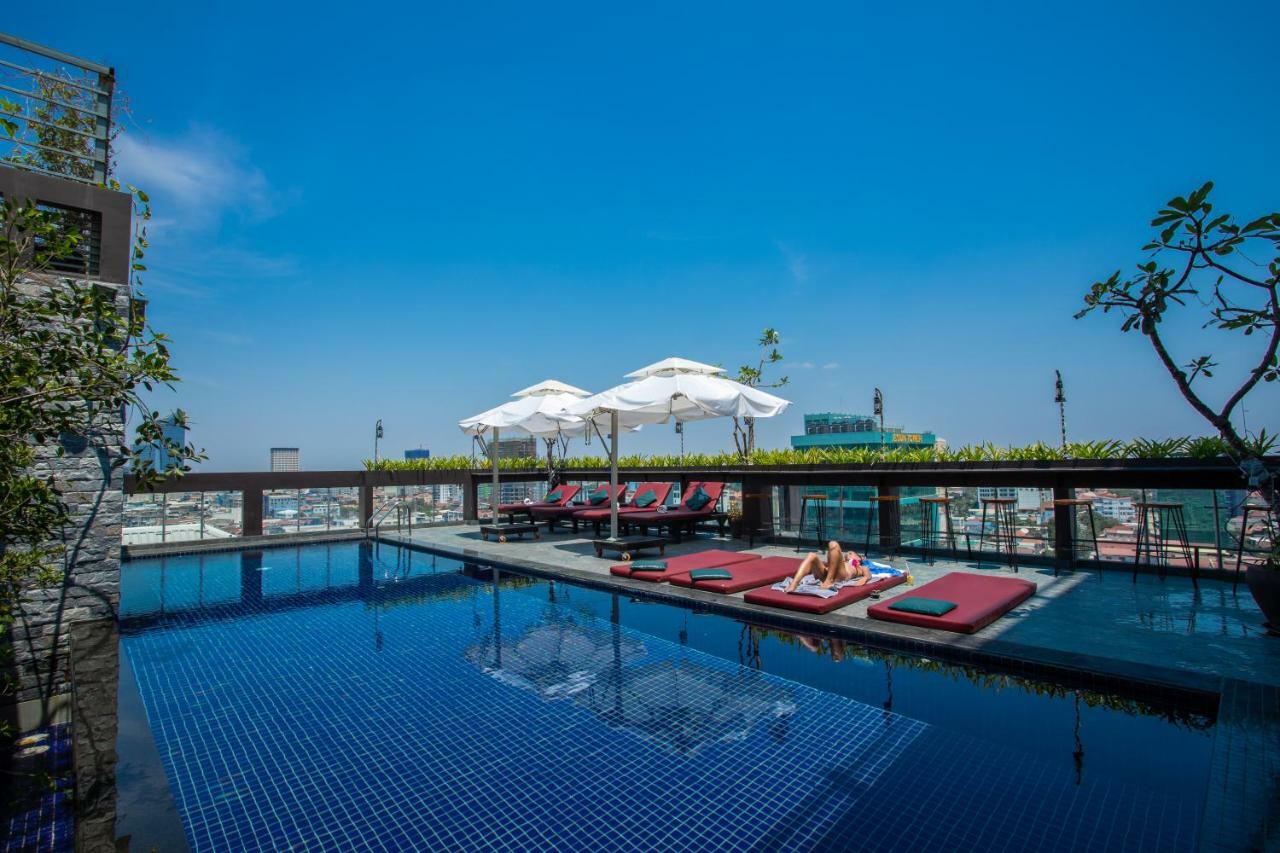 V Hotel Phnom Penh Exterior photo