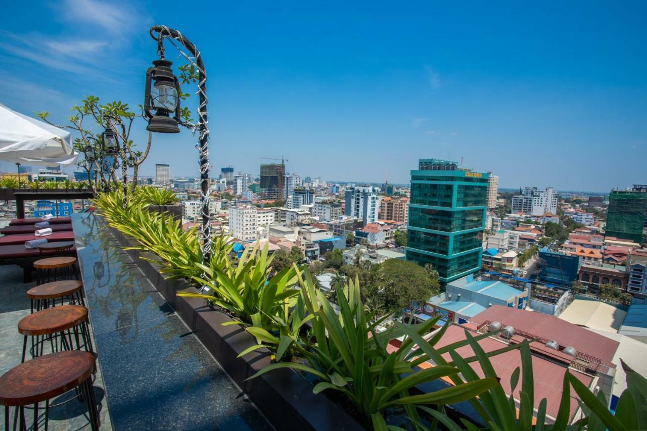 V Hotel Phnom Penh Exterior photo