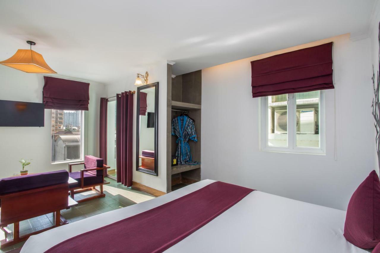 V Hotel Phnom Penh Exterior photo