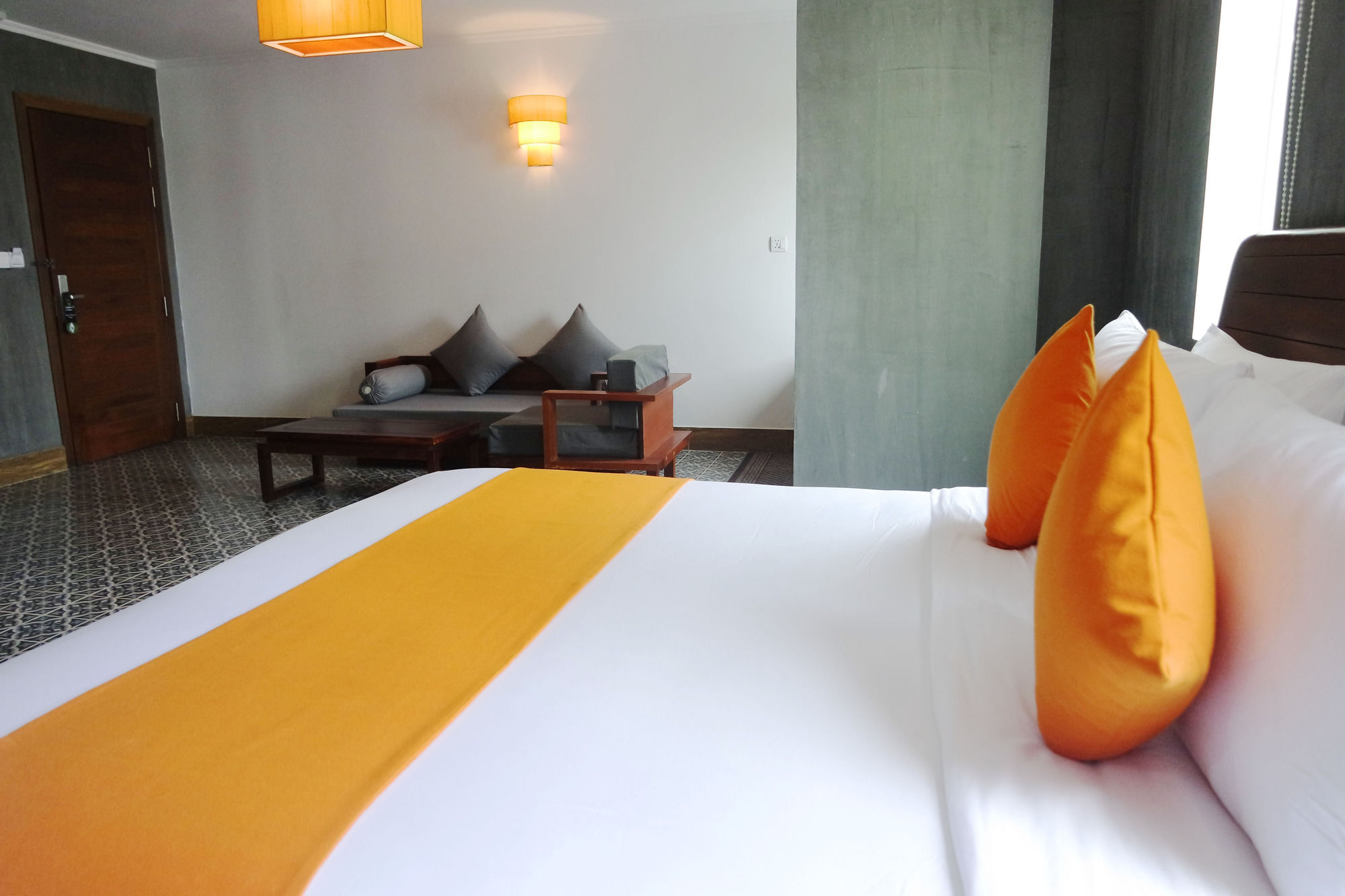 V Hotel Phnom Penh Exterior photo