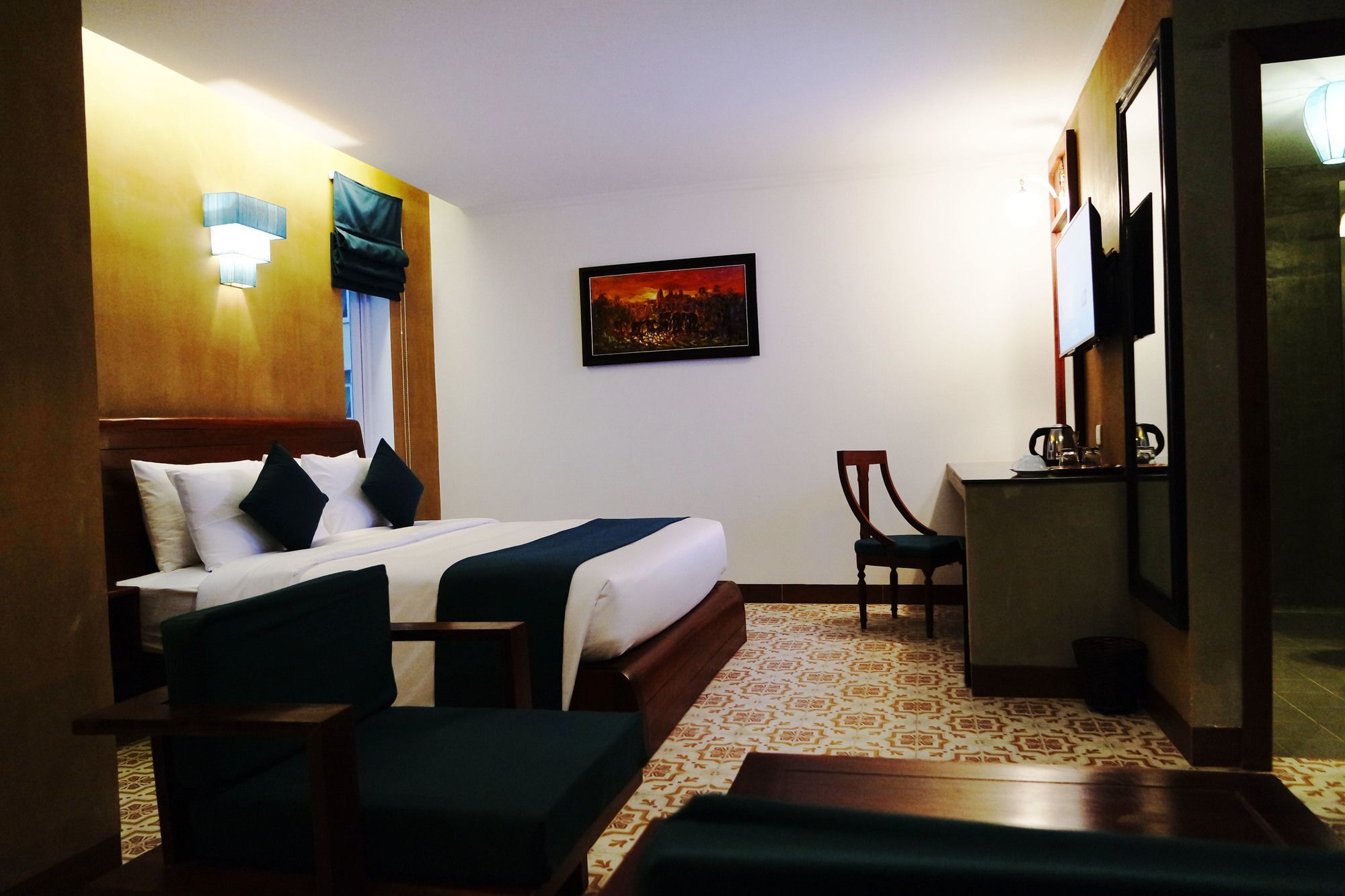 V Hotel Phnom Penh Exterior photo