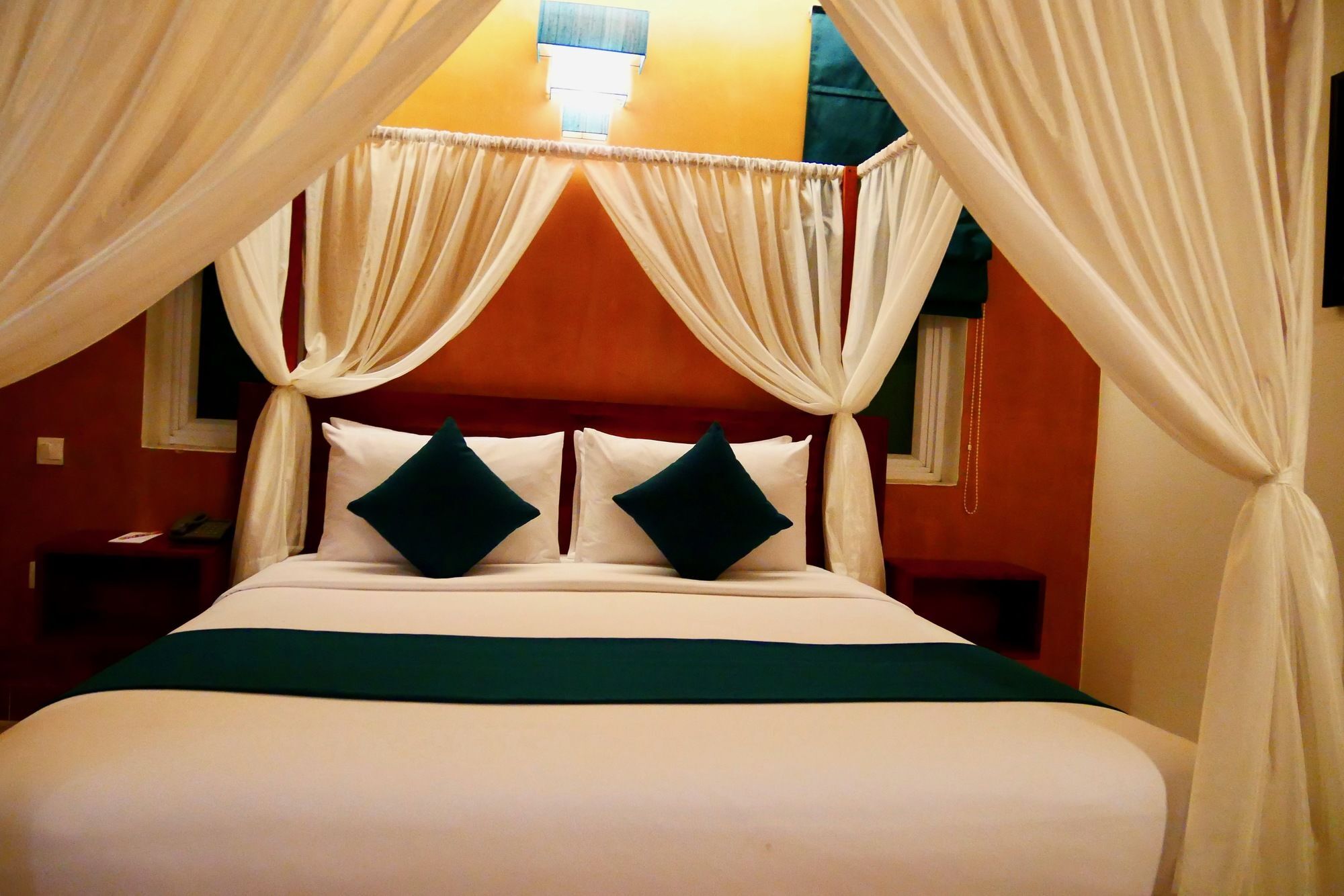 V Hotel Phnom Penh Exterior photo