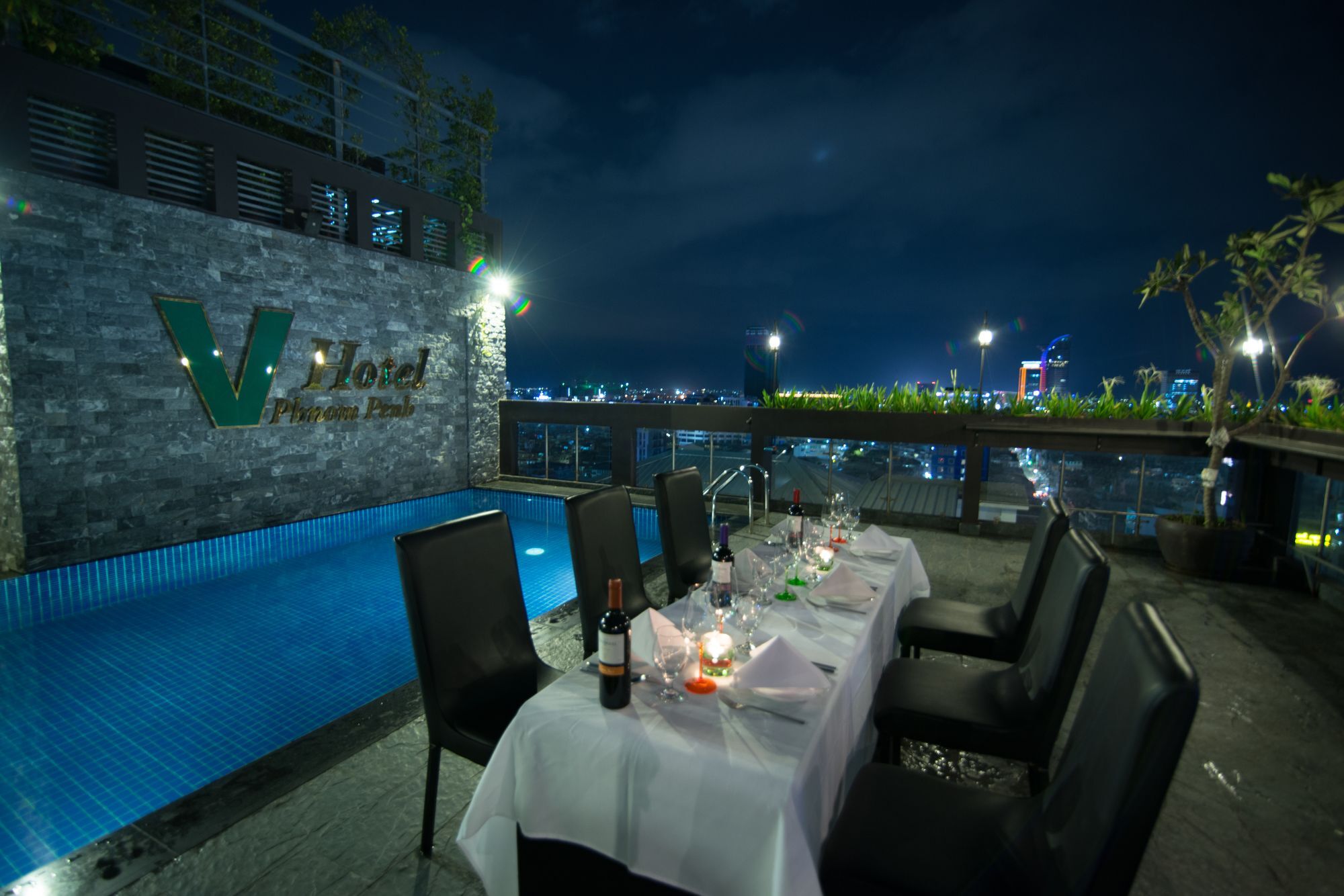 V Hotel Phnom Penh Exterior photo