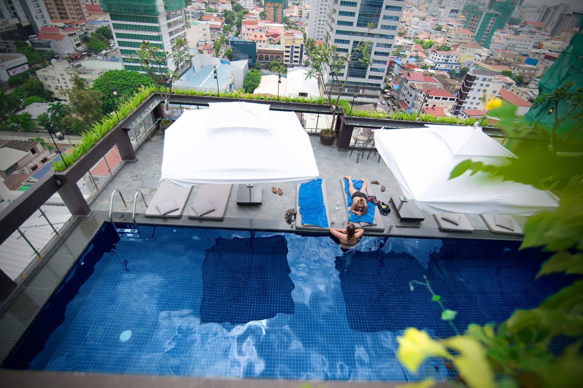 V Hotel Phnom Penh Exterior photo