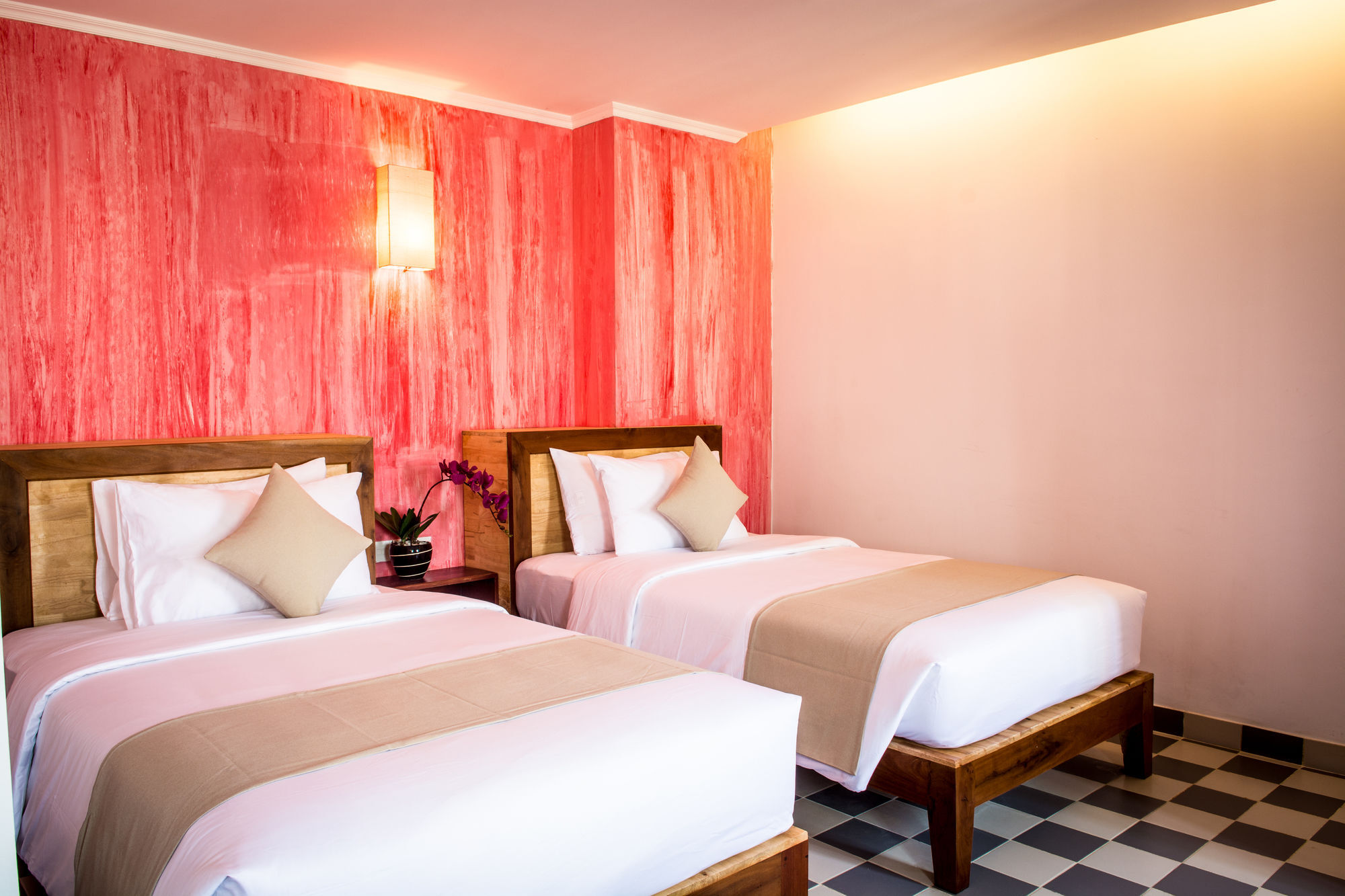 V Hotel Phnom Penh Exterior photo