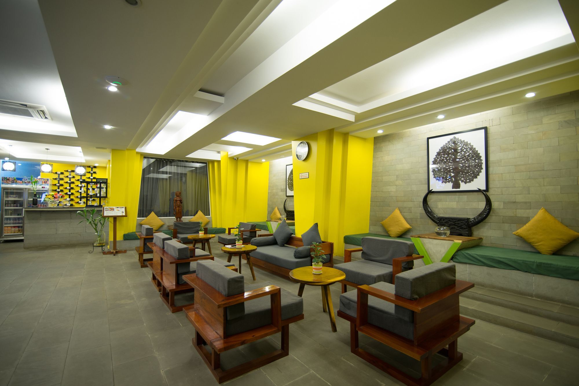 V Hotel Phnom Penh Exterior photo